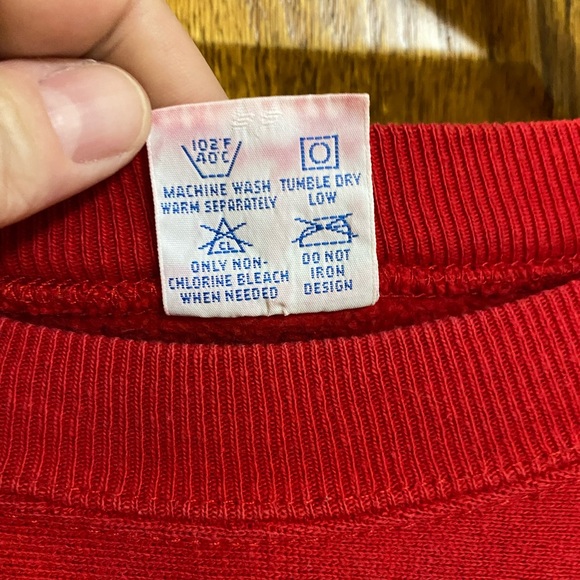 1990 vintage University of Arizona champion brand quilted A red sweatshirt. - Picture 6 of 9